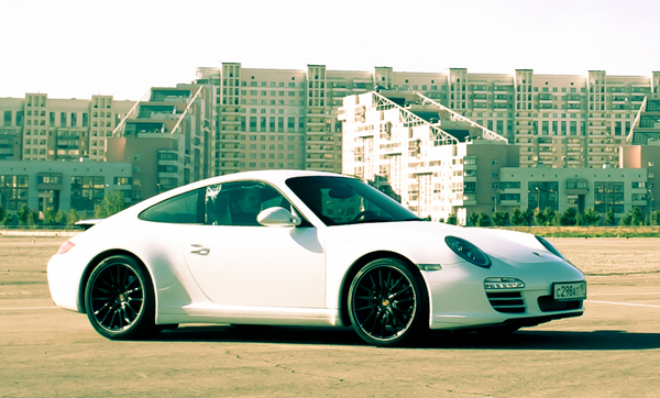Porsche 911 Carrera 4S: культ мощности