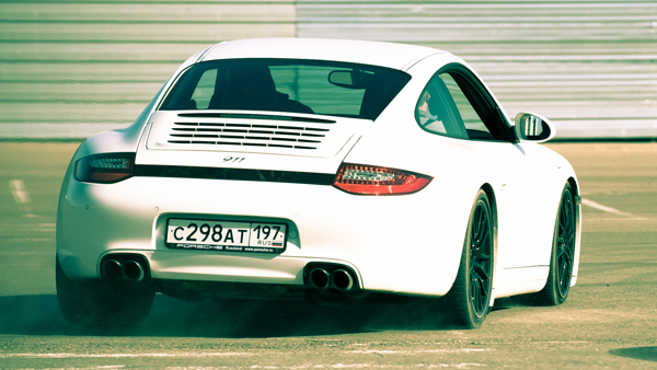 Porsche 911 Carrera 4S: культ мощности